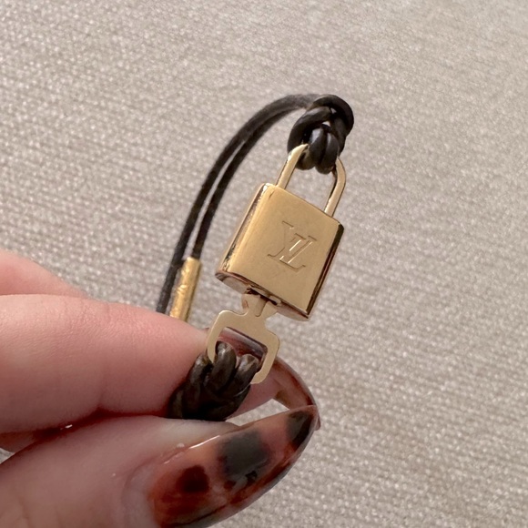 Louis Vuitton | LV Padlock Bracelet - Picture 4 of 7